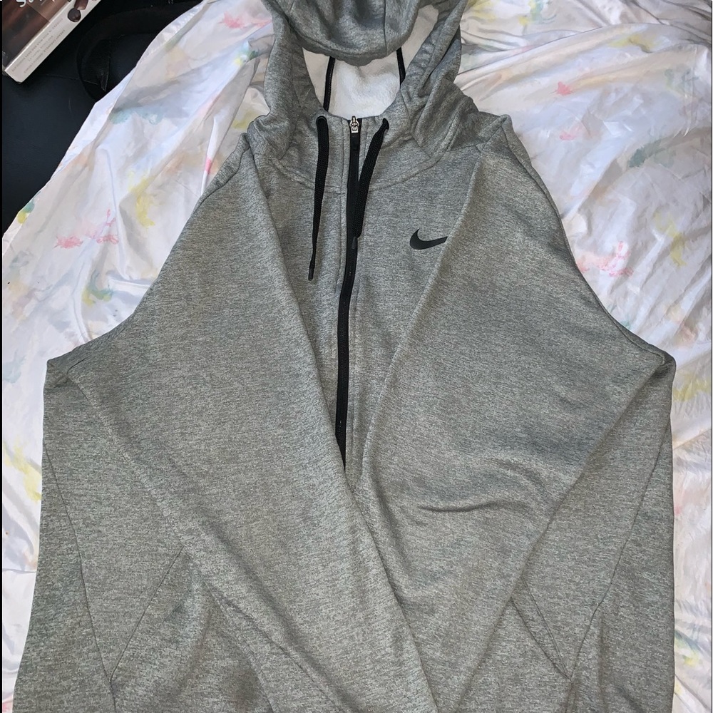 Nike therma hoodie